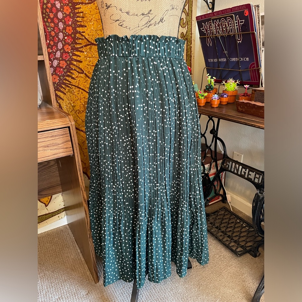 ✨ Forest Green White Polka Dot Pleated Midi Skirt ✨